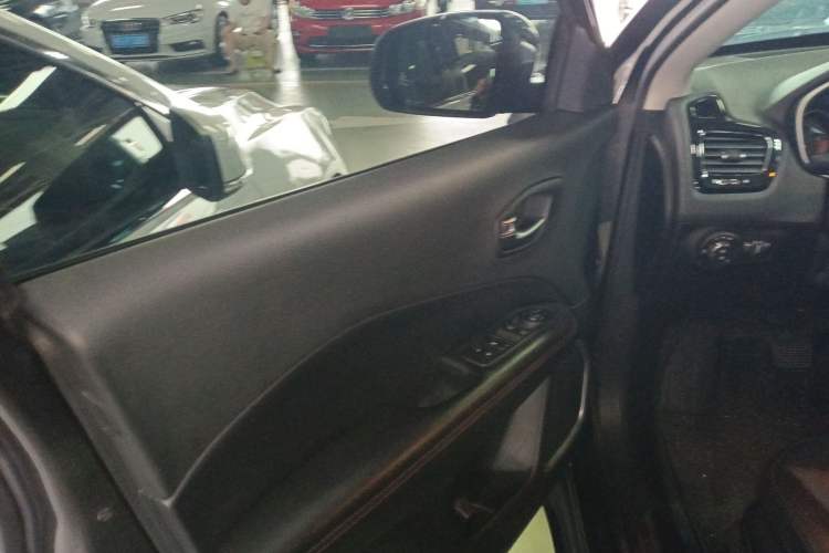 Used Jeep Compass 2020 220T Automatic Elite Edition Interior 7