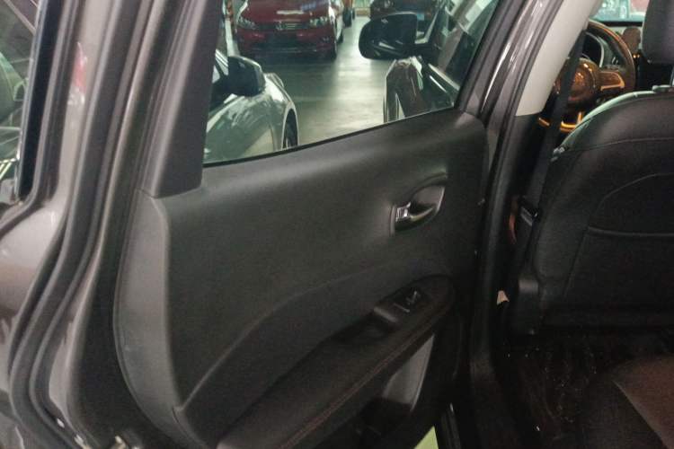 Used Jeep Compass 2020 220T Automatic Elite Edition Interior 8