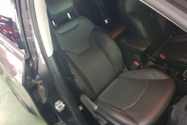Used Jeep Compass 2020 220T Automatic Elite Edition Right Front Seat