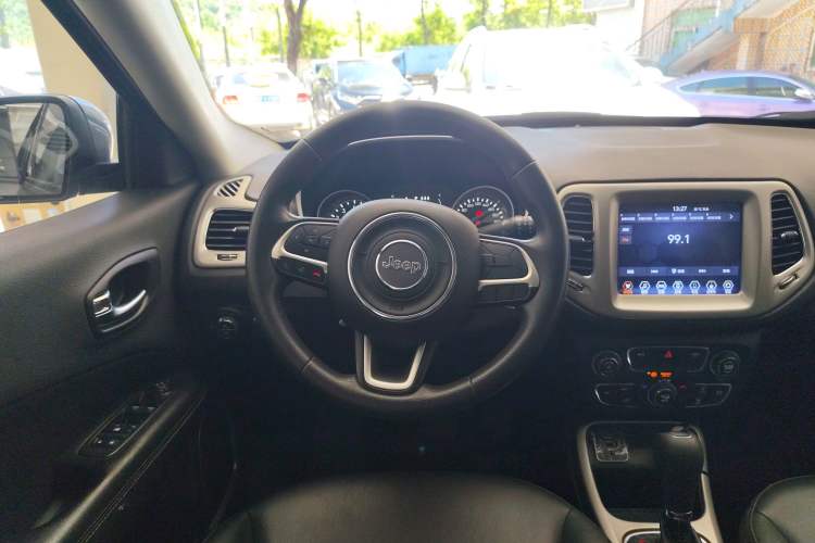 Used Jeep Compass 2020 220T Automatic Leading Edition Steering Wheel