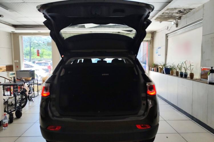 Used Jeep Compass 2020 220T Automatic Leading Edition Trunk