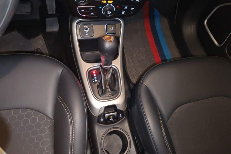 Used Jeep Compass 2020 220T Automatic Leading Edition Gear Lever