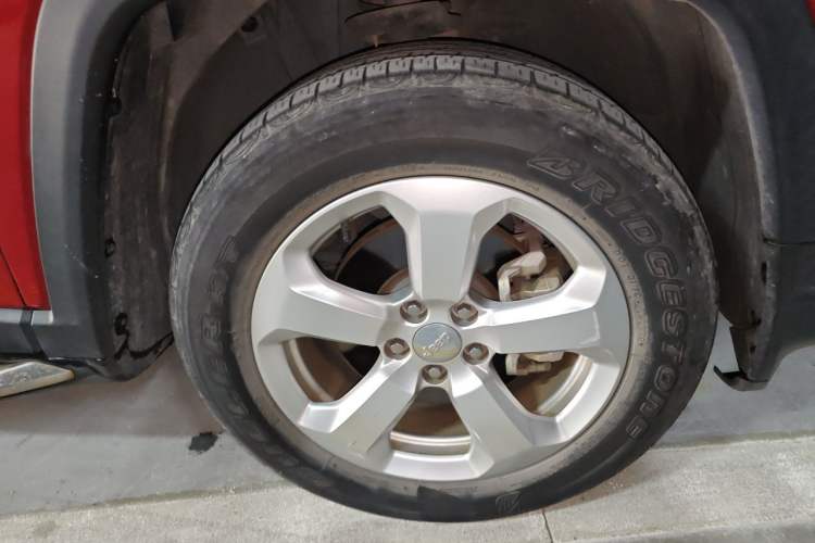 Used Jeep Compass 2020 220T Automatic Leading Edition Right Front Wheel Hub