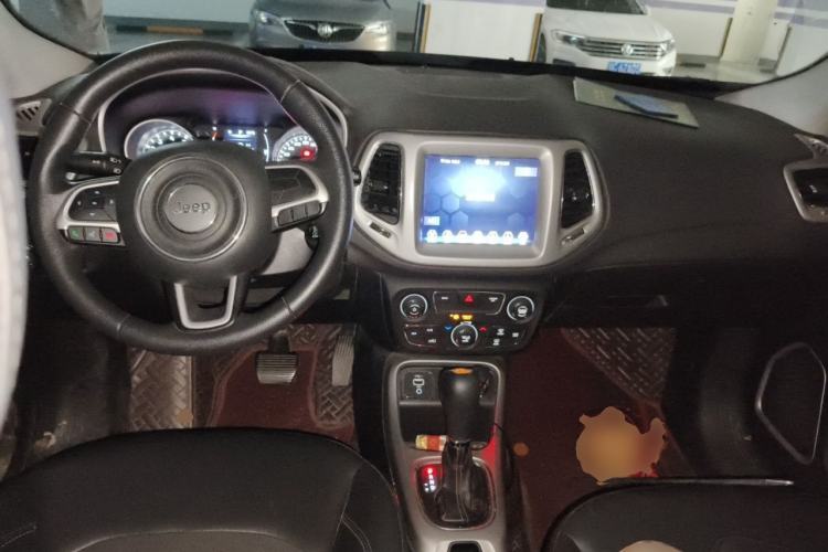 Used Jeep Compass 2020 220T Automatic Leading Edition Center Console
