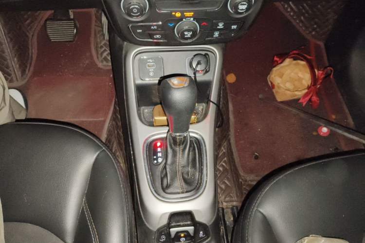 Used Jeep Compass 2020 220T Automatic Leading Edition Gear Lever