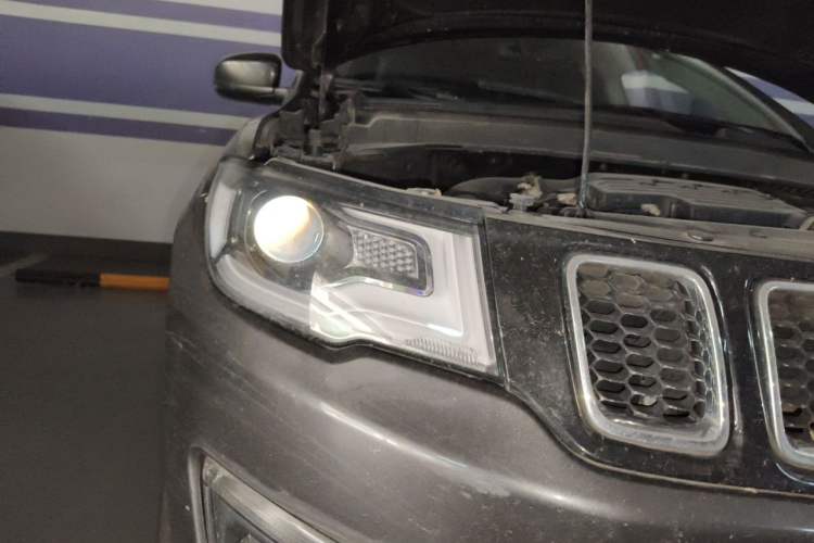 Used Jeep Compass 2020 220T Automatic Leading Edition Right Front Headlight