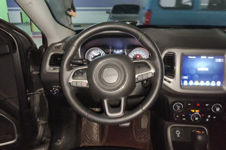 Used Jeep Compass 2020 220T Automatic Leading Edition Steering Wheel