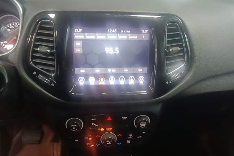 Used Jeep Compass 2020 220T Automatic Elite Edition Audio And AC Panel
