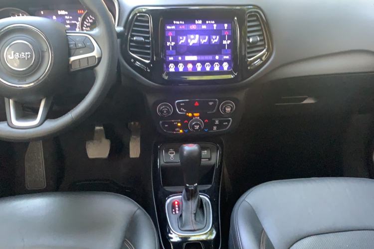 Used Jeep Compass 2020 220T Automatic Elite Edition Audio And AC Panel