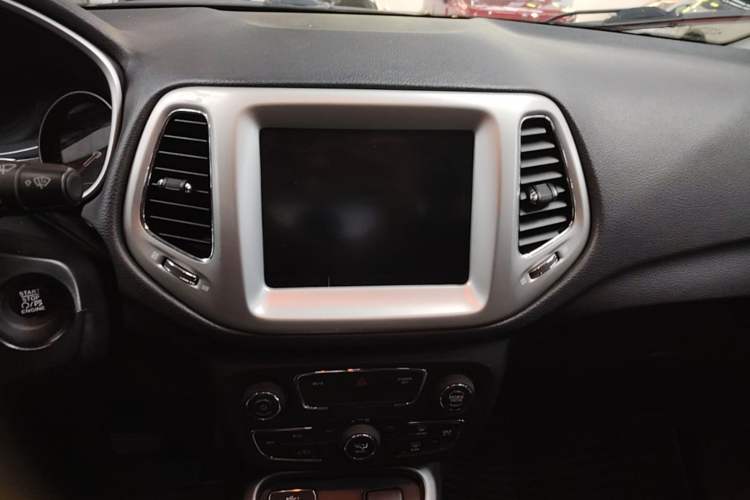 Used Jeep Compass 2020 220T Automatic Leading Edition Audio And AC Panel