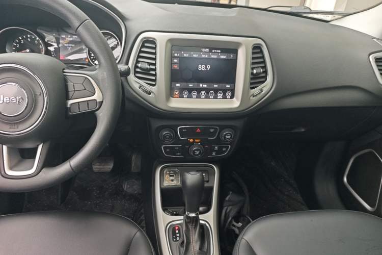 Used Jeep Compass 2020 220T Automatic Leading Edition Audio And AC Panel