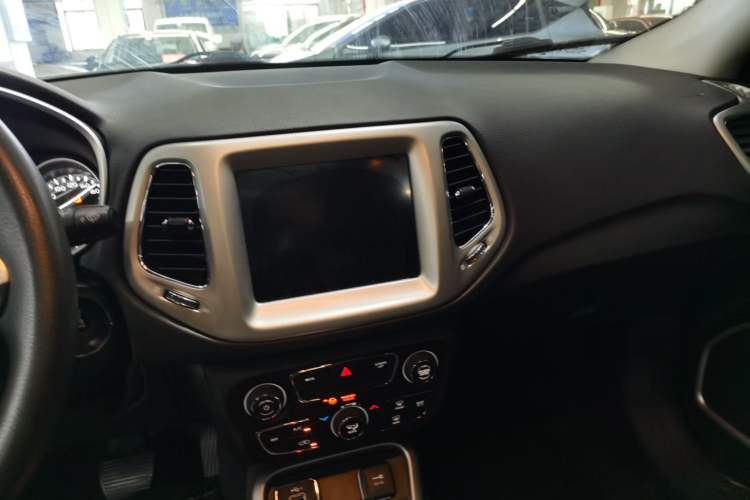 Used Jeep Compass 2020 220T Automatic Leading Edition Audio And AC Panel