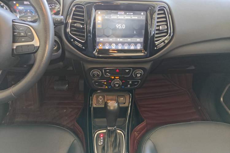 Used Jeep Compass 2020 220T Automatic Elite Edition Audio And AC Panel