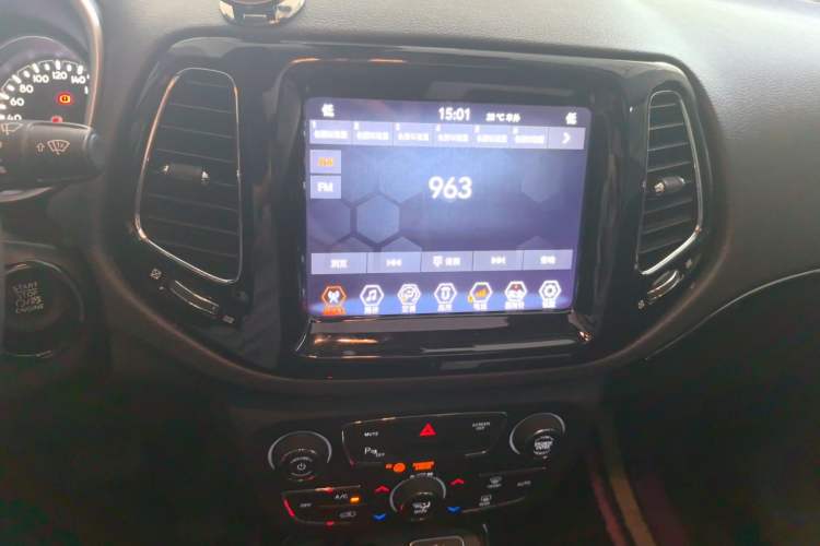 Used Jeep Compass 2020 220T Automatic Four-Wheel Drive Elite Edition Audio And AC Panel