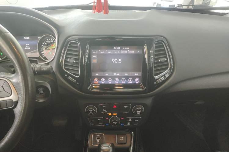Used Jeep Compass 2020 220T Automatic Elite Edition Audio And AC Panel