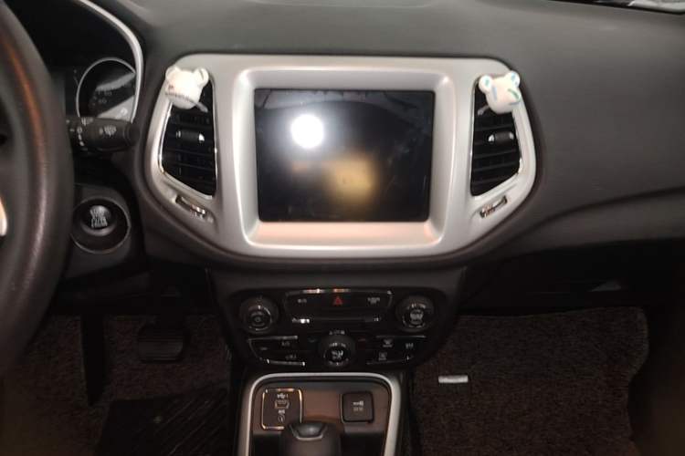 Used Jeep Compass 2020 220T Automatic Leading Edition Audio And AC Panel