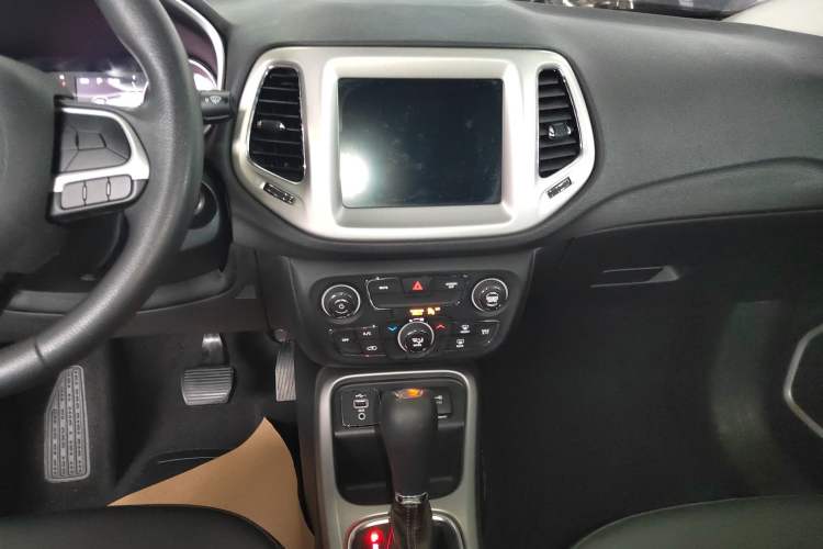 Used Jeep Compass 2020 220T Automatic Leading Edition Audio And AC Panel