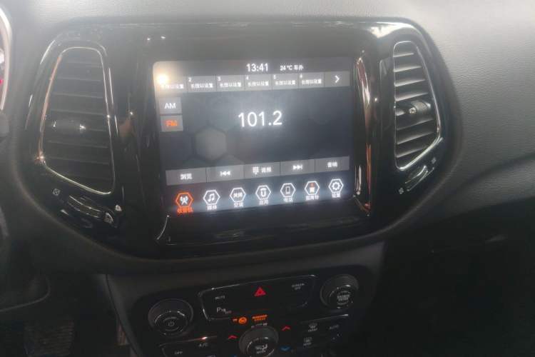 Used Jeep Compass 2020 220T Automatic Elite Edition Audio And AC Panel