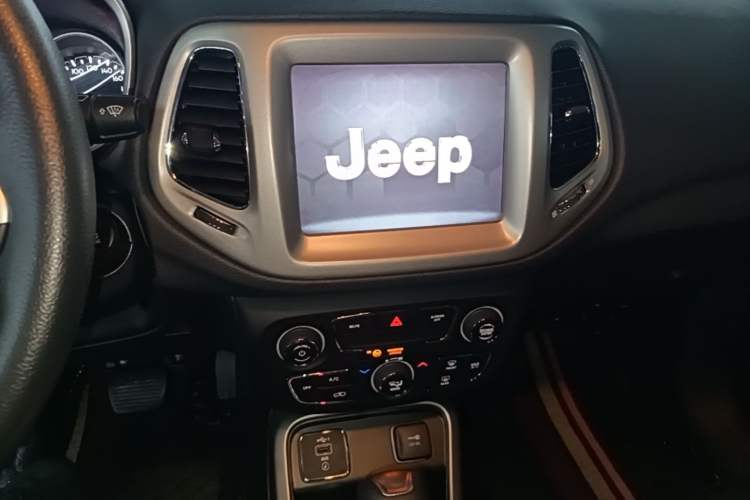 Used Jeep Compass 2020 220T Automatic Leading Edition Audio And AC Panel