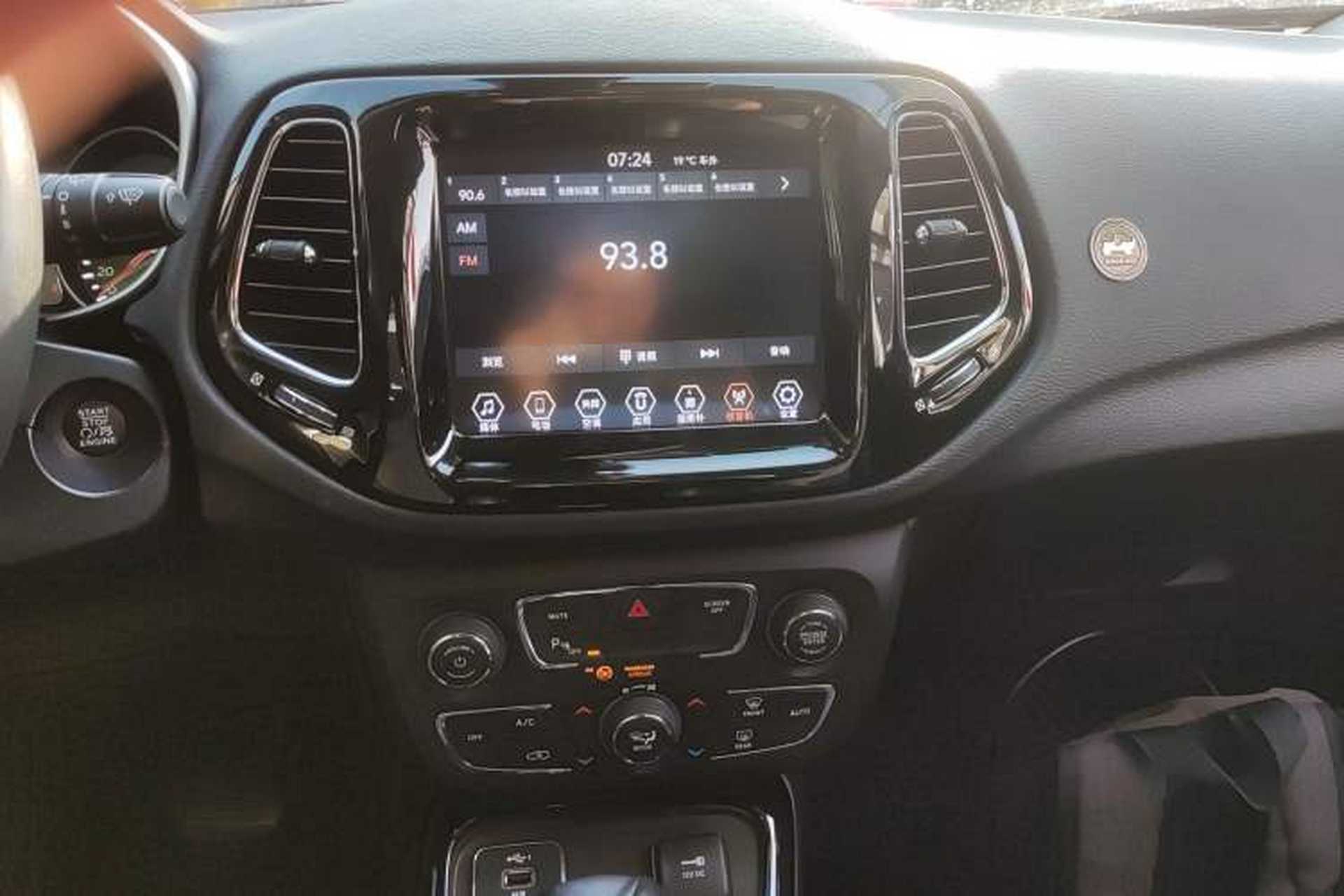 Used Jeep Compass 2020 220T Automatic Elite Edition Audio And AC Panel