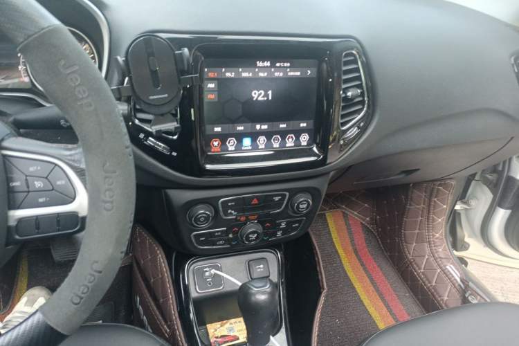 Used Jeep Compass 2020 220T Automatic Elite Edition Audio And AC Panel
