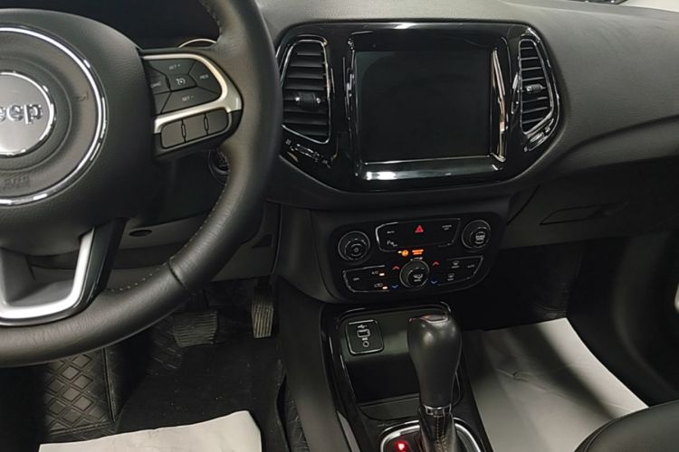 Used Jeep Compass 2020 220T Automatic Elite Edition Audio And AC Panel