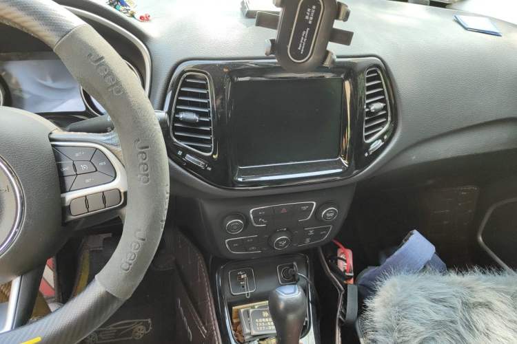 Used Jeep Compass 2020 220T Automatic Elite Edition Audio And AC Panel