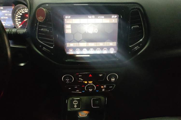 Used Jeep Compass 2020 220T Automatic Elite Edition Audio And AC Panel