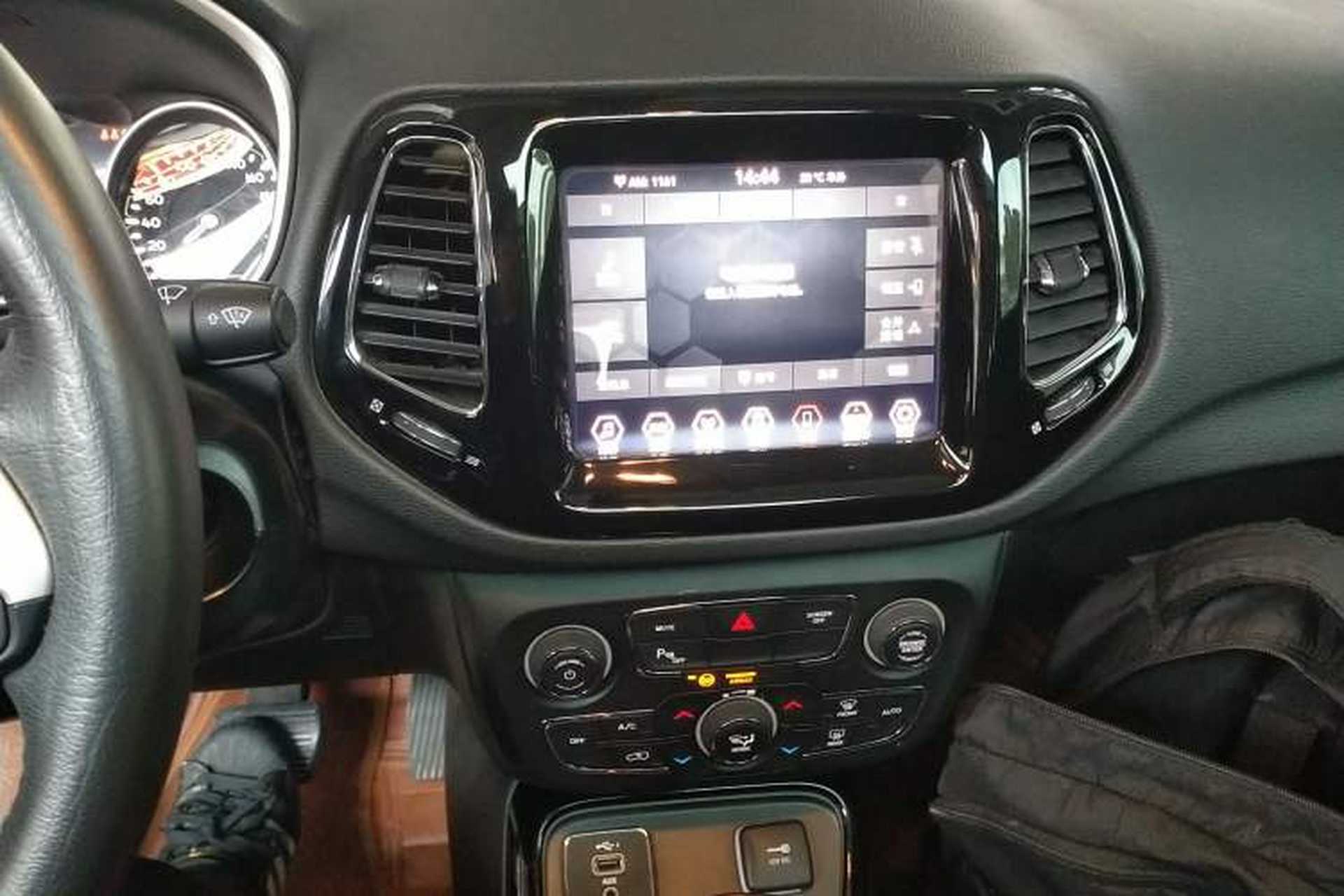 Used Jeep Compass 2020 220T Automatic Elite Edition Audio And AC Panel