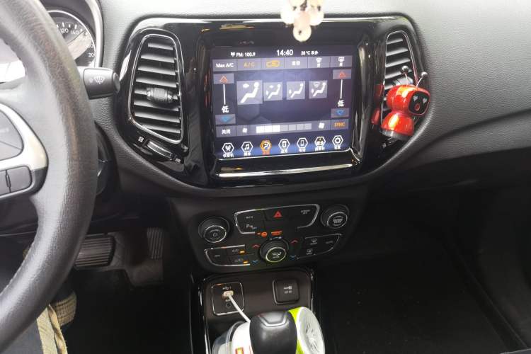Used Jeep Compass 2020 220T Automatic Elite Edition Audio And AC Panel