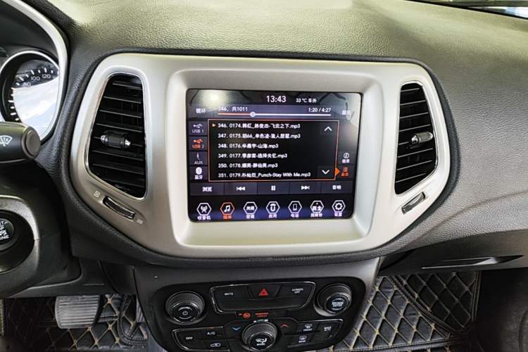 Used Jeep Compass 2020 220T Automatic Leading Edition Audio And AC Panel