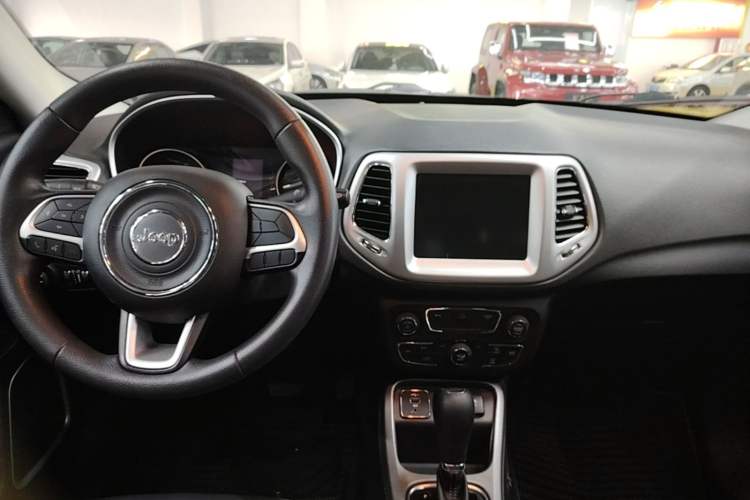 Used Jeep Compass 2020 220T Automatic Leading Edition Center Console