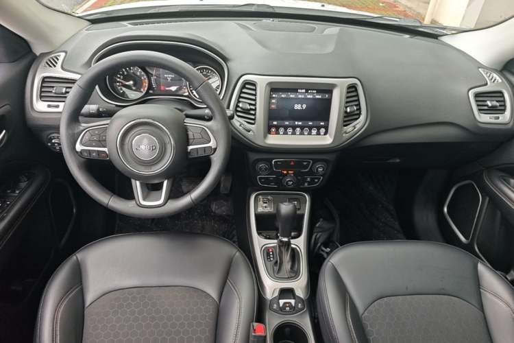 Used Jeep Compass 2020 220T Automatic Leading Edition Center Console