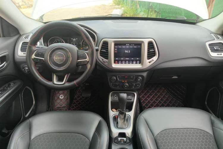 Used Jeep Compass 2020 220T Automatic Leading Edition Center Console