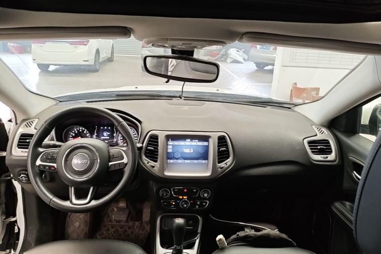 Used Jeep Compass 2020 220T Automatic Leading Edition Center Console