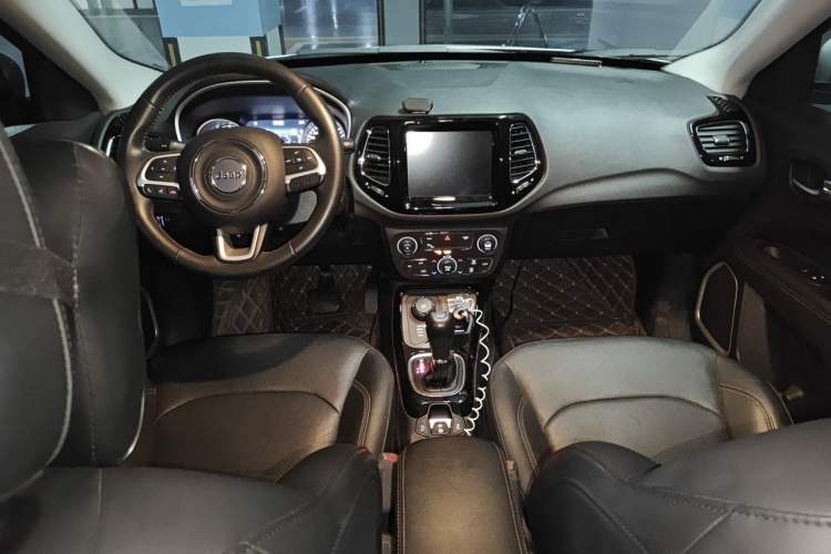 Used Jeep Compass 2020 220T Automatic Four-Wheel Drive Elite Edition Center Console