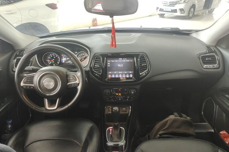 Used Jeep Compass 2020 220T Automatic Elite Edition Center Console
