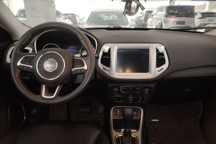 Used Jeep Compass 2020 220T Automatic Leading Edition Center Console