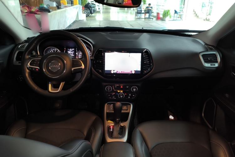 Used Jeep Compass 2020 220T Automatic Leading Edition Center Console