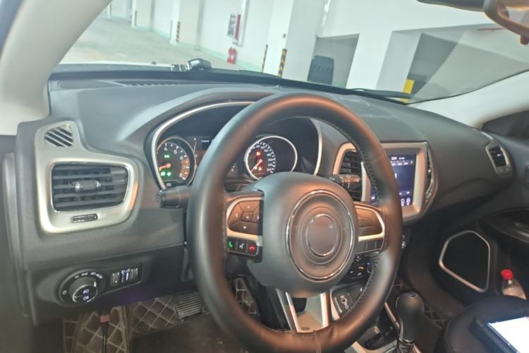 Used Jeep Compass 2020 220T Automatic Leading Edition Center Console