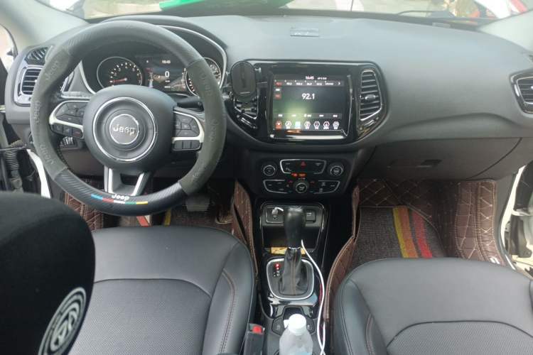 Used Jeep Compass 2020 220T Automatic Elite Edition Center Console