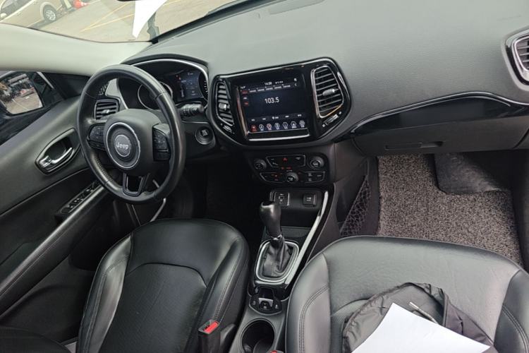 Used Jeep Compass 2020 220T Automatic Night Eagle Edition Center Console