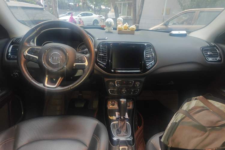Used Jeep Compass 2020 220T Automatic Elite Edition Center Console