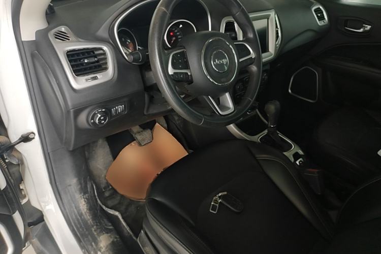 Used Jeep Compass 2020 220T Automatic Leading Edition Center Console