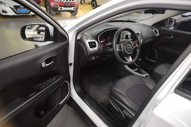 Used Jeep Compass 2020 220T Automatic Leading Edition Driver Seat