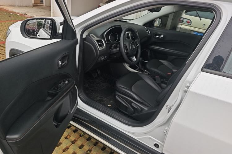 Used Jeep Compass 2020 220T Automatic Leading Edition Driver Seat