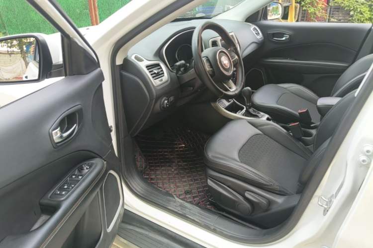 Used Jeep Compass 2020 220T Automatic Leading Edition Driver Seat