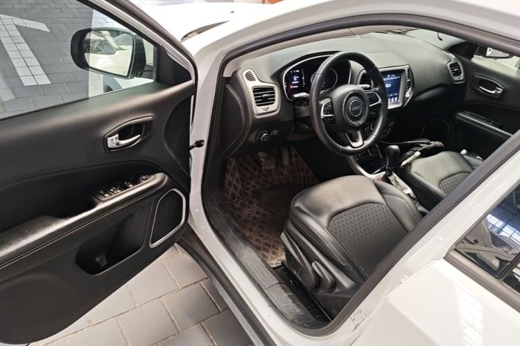 Used Jeep Compass 2020 220T Automatic Leading Edition Driver Seat
