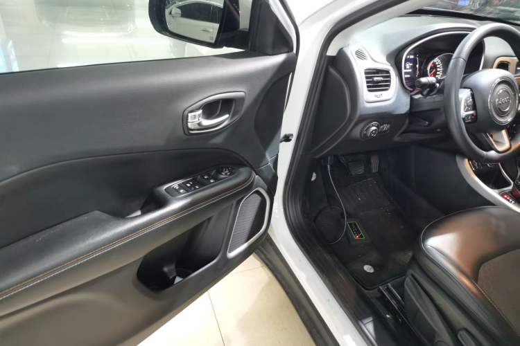 Used Jeep Compass 2020 220T Automatic Leading Edition Driver Seat