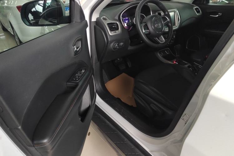 Used Jeep Compass 2020 220T Automatic Leading Edition Driver Seat